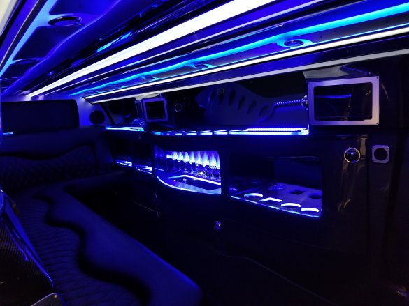 2014 Chrysler 300 BY SPV Limousine for Sale in Mt. Bethel, PA - Photo 2