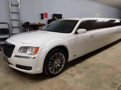 2014 Chrysler 300 BY SPV Limousine for Sale in Mt. Bethel, Pennsylvania, US - Photo 4