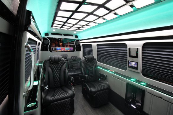 2018 Mercedes-Benz 2,500 Sprinter for Sale in Springfield, MO - Photo 2