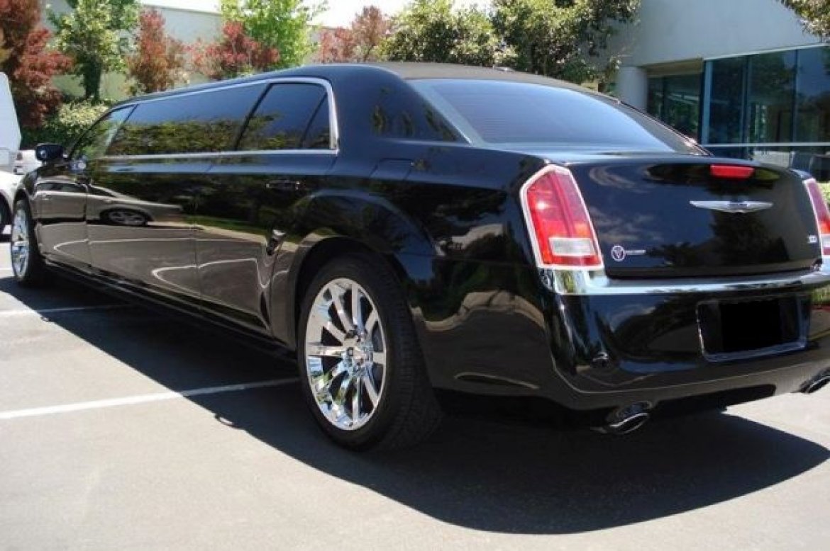 Photo of Limousine for sale: 2013 Chrysler 300 Black-Tux 6-Pass Limousine