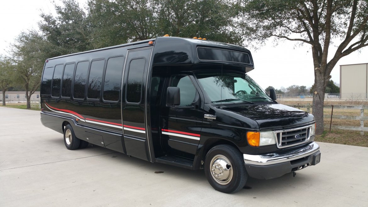 Limo Bus for sale: 2007 Ford E450 33&quot; by Krystal Koach