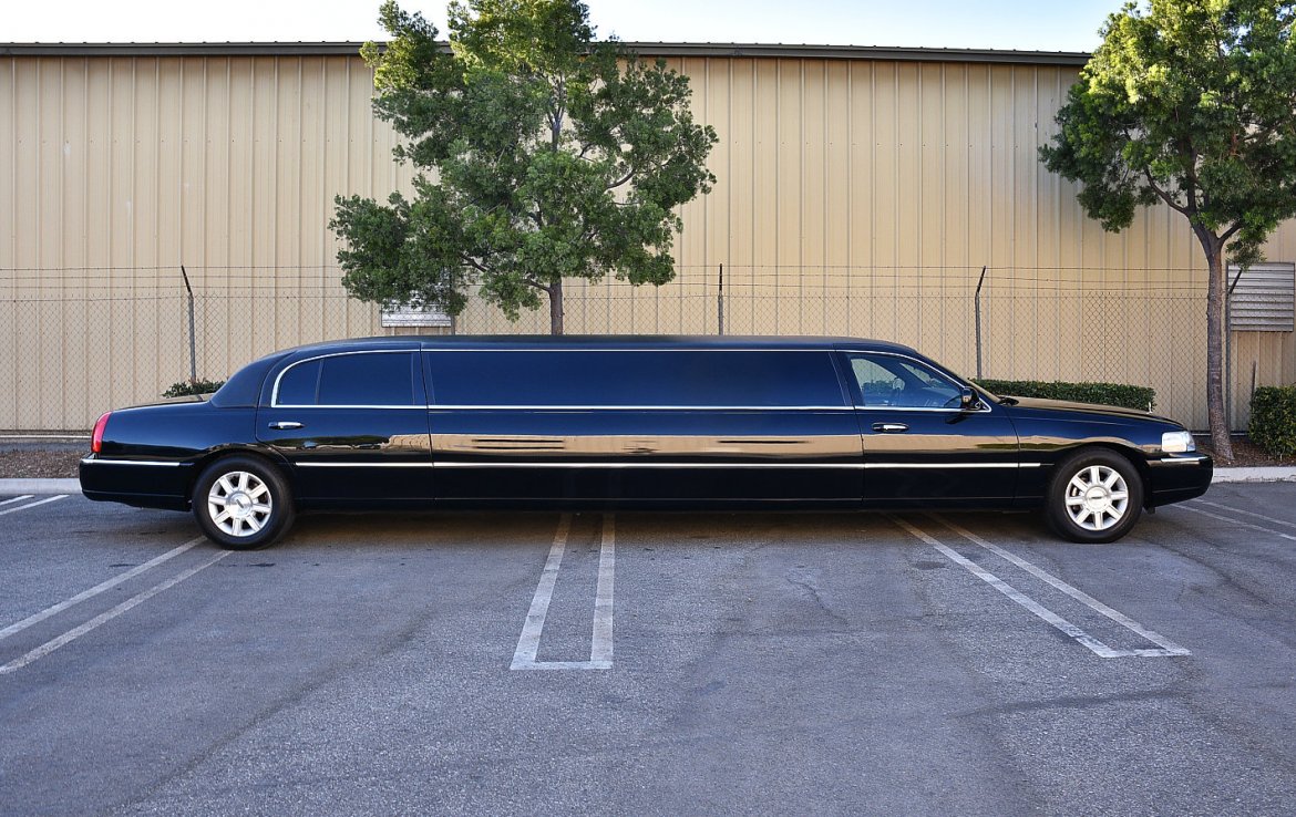 Limousine for Sale in Fontana, CA - Photo 2