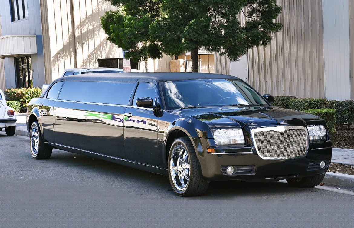 Limousine for sale: 2007 Chrysler 300 130&quot; by Tiffany