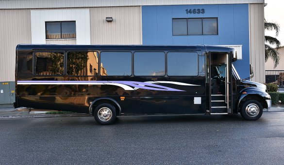 2008 International 3200 Limo Bus for Sale in Fontana, CA - Photo 2