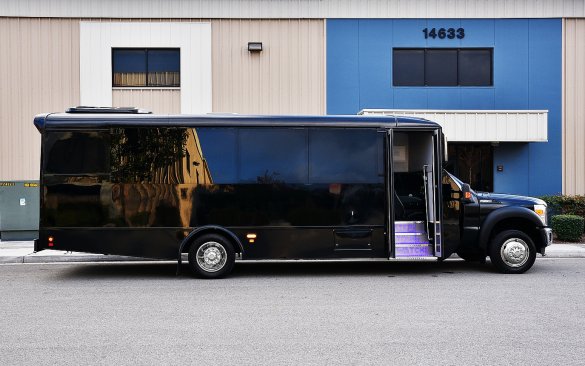 2014 Ford F-550 Limo Bus for Sale in Fontana, CA - Photo 3