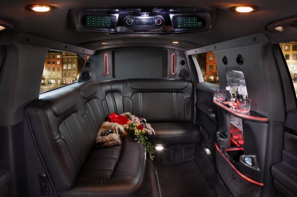 2018 Lincoln 80-5 door Limousine for Sale in Haverhill, MA - Main Photo