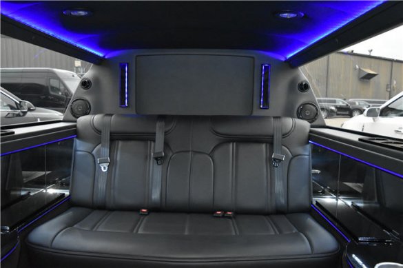 2018 Lincoln MKT 70 Inch 4 Door Limousine for Sale in Haverhill, MA - Photo 3