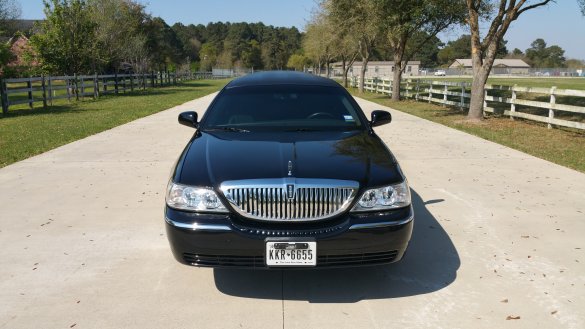 2011 Lincoln Town Car Limousine for Sale in Houston, TX - Photo 3