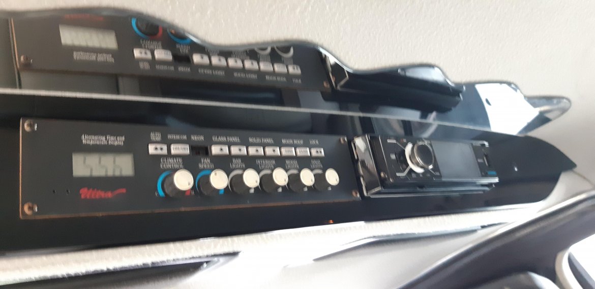 Limousine for Sale in Amherst, OH - Photo 8