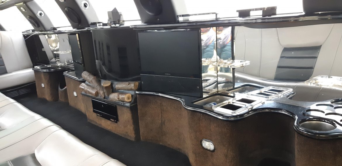 Limousine for Sale in Amherst, OH - Photo 13