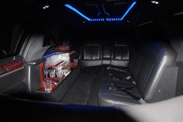 2011 Lincoln Town Car 120" 5th Door Long Door Limousine for Sale in Jacksonville Beach, FL - Photo 2