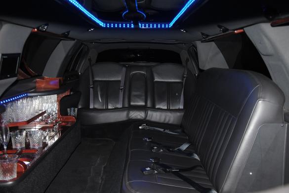 2011 Lincoln Town Car 120" 5th Door Long Door Limousine for Sale in Jacksonville Beach, FL - Photo 3