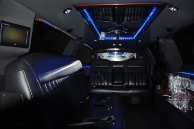 2011 Lincoln Town Car 120" 5th Door Long Door Limousine for Sale in Jacksonville Beach, Florida, US - Photo 4