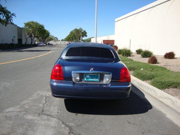 2006 Lincoln 100" Limousine for Sale in Carson, CA - Photo 2