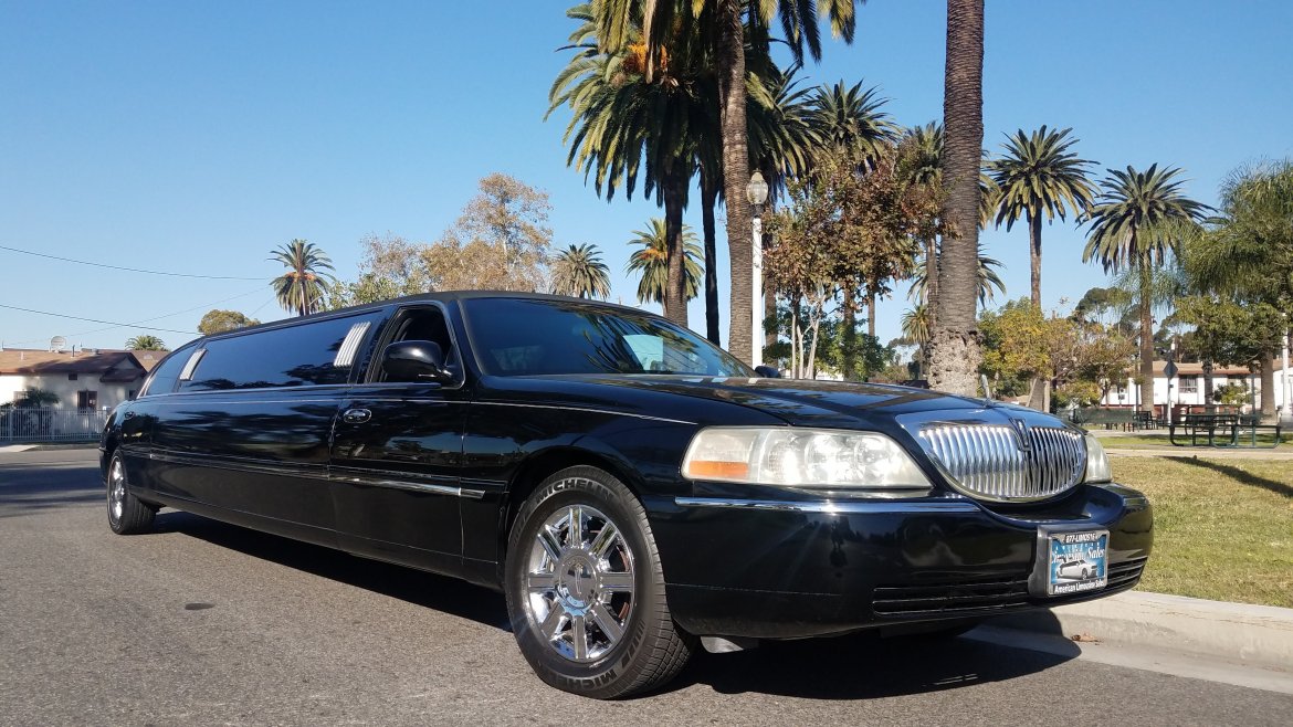 Lincoln town car limo