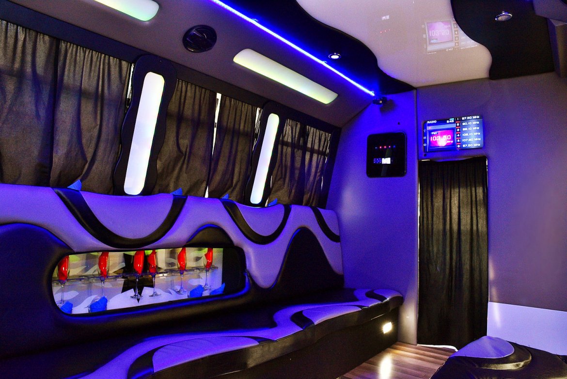 Limo Bus for Sale in Fontana, CA - Photo 10