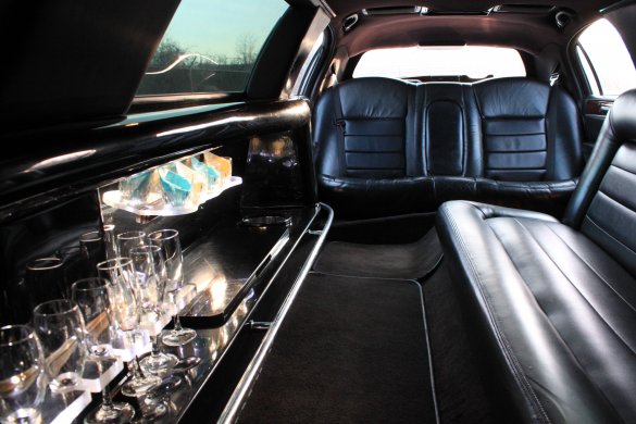 2005 Lincoln Lincoln Town Car Limousine Limousine for Sale in Chester, PA - Photo 3