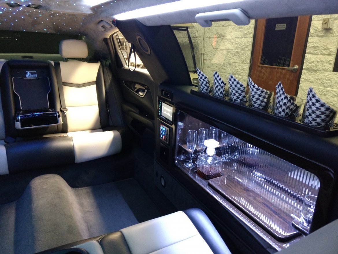 Limousine for Sale in Springfield, MO - Photo 9