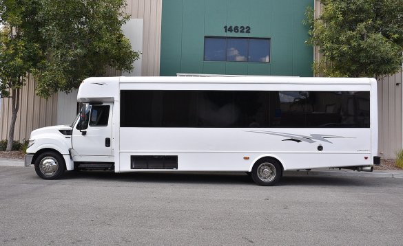 2014 International 3200 Limo Bus for Sale in Fontana, CA - Photo 3