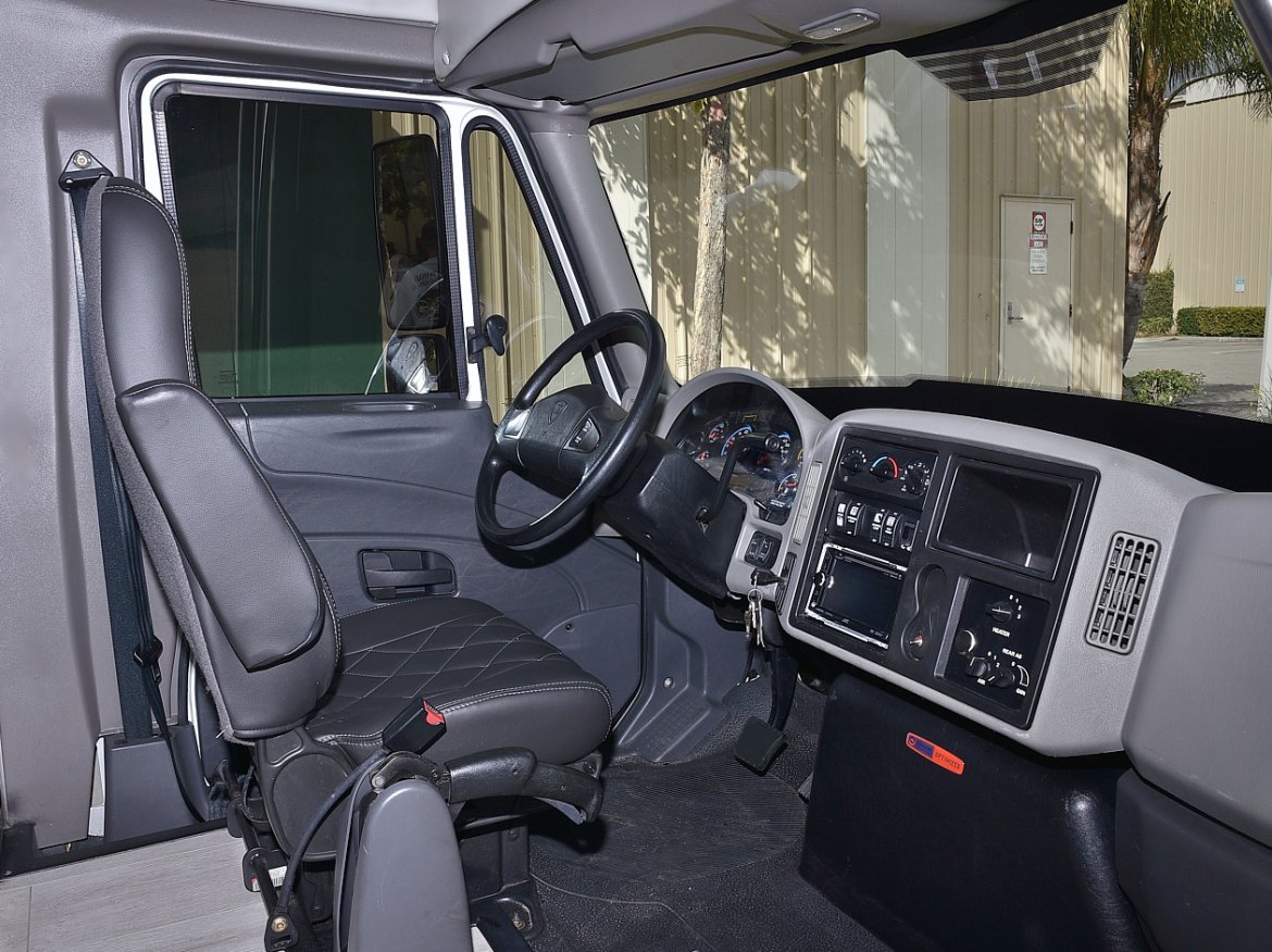 Limo Bus for Sale in Fontana, CA - Photo 10
