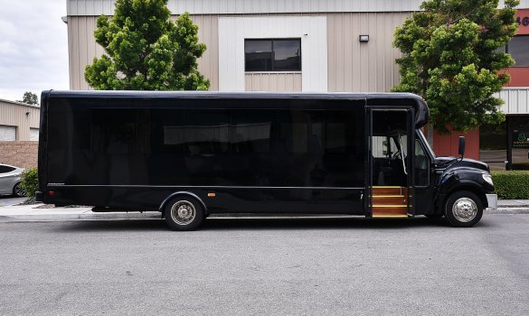 2014 International 3200 Shuttle Bus for Sale in Fontana, CA - Photo 2