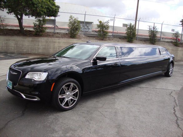 2018 Chrysler 300" Limousine Limousine for Sale in Carson, CA - Main Photo