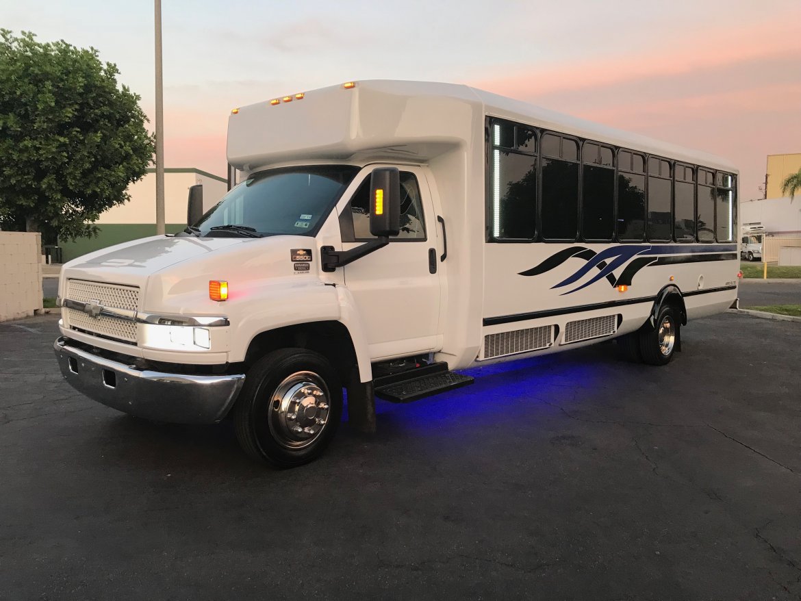 Limo Bus for sale: 2007 GMC C5500 by Moonlight