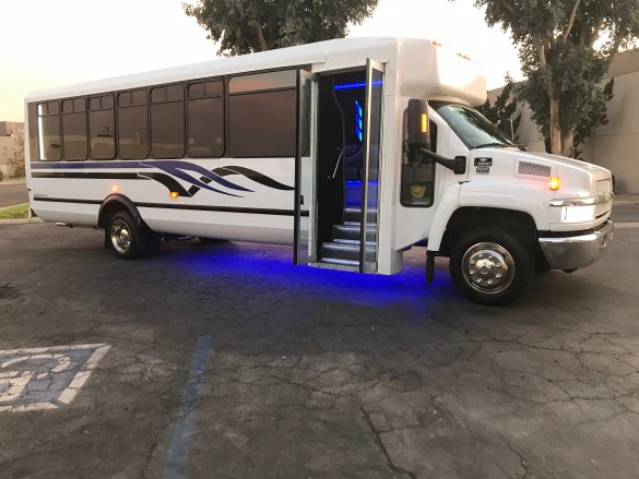 2007 GMC C5500 Limo Bus for Sale in Anaheim, CA - Photo 2