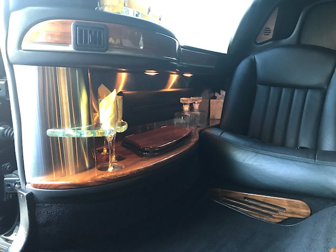 Limousine for Sale in Oaklyn, NJ - Photo 18