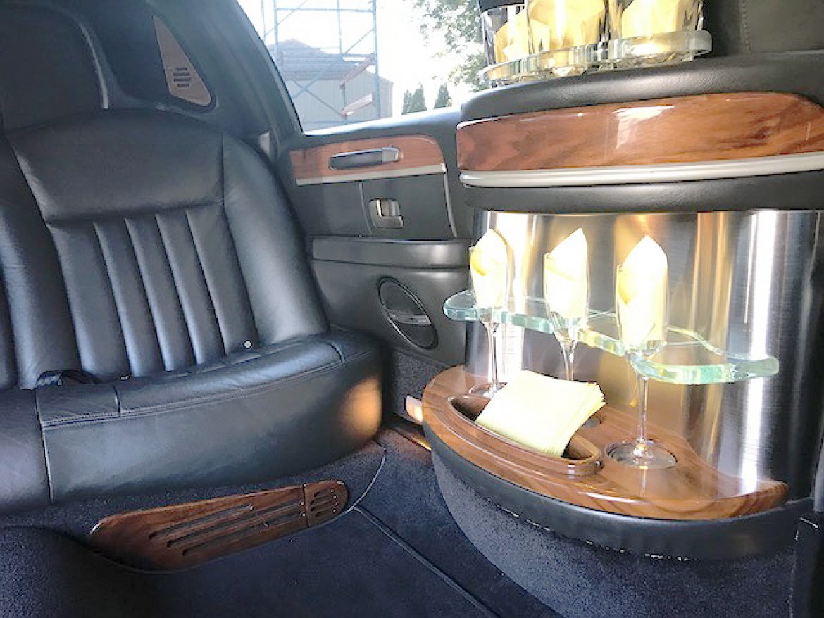 Limousine for Sale in Oaklyn, NJ - Photo 19