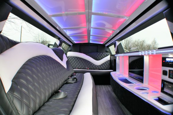 2018 Chrysler 300 Limousine for Sale in springfield, MO - Photo 2