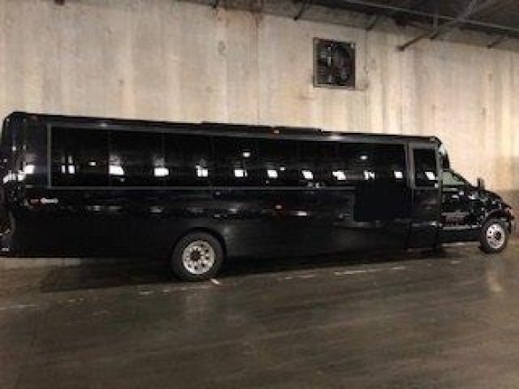 2013 Ford F-650 Executive Shuttle for Sale in Atlanta, GA - Photo 2