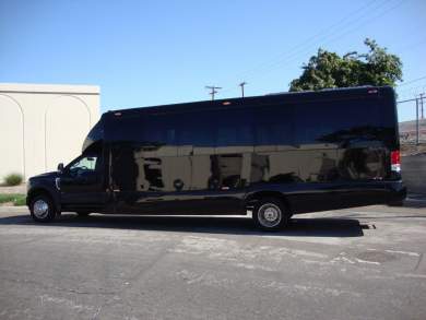 2017 Ford F-550 XL Super Duty Shuttle Bus for Sale in Carson, California, US - Photo 3