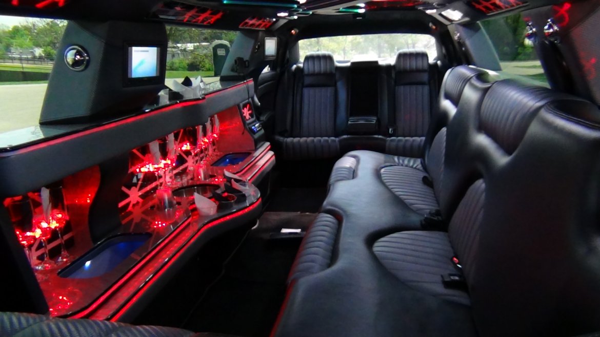 Limousine for Sale in North Aurora, IL - Photo 2