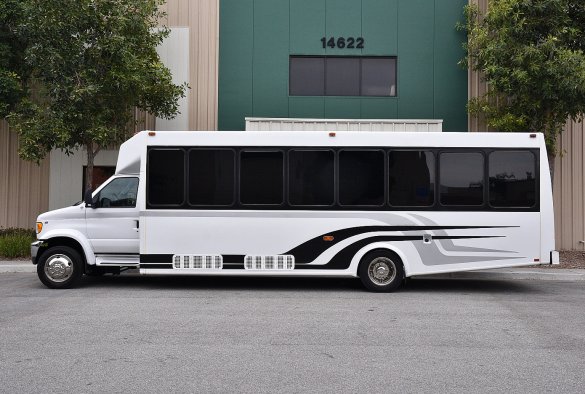 2002 Ford E-550 Limo Bus for Sale in Fontana, CA - Photo 3