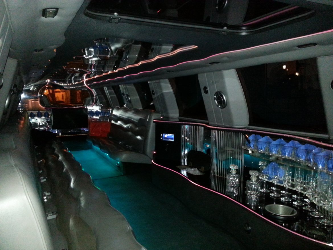 SUV Stretch for Sale in Thousand Oaks, CA - Photo 6