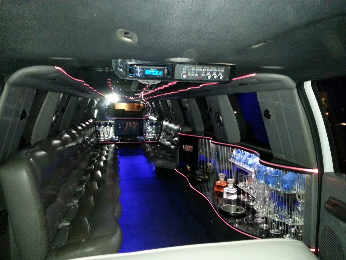 SUV Stretch for Sale in Thousand Oaks, CA - Photo 7