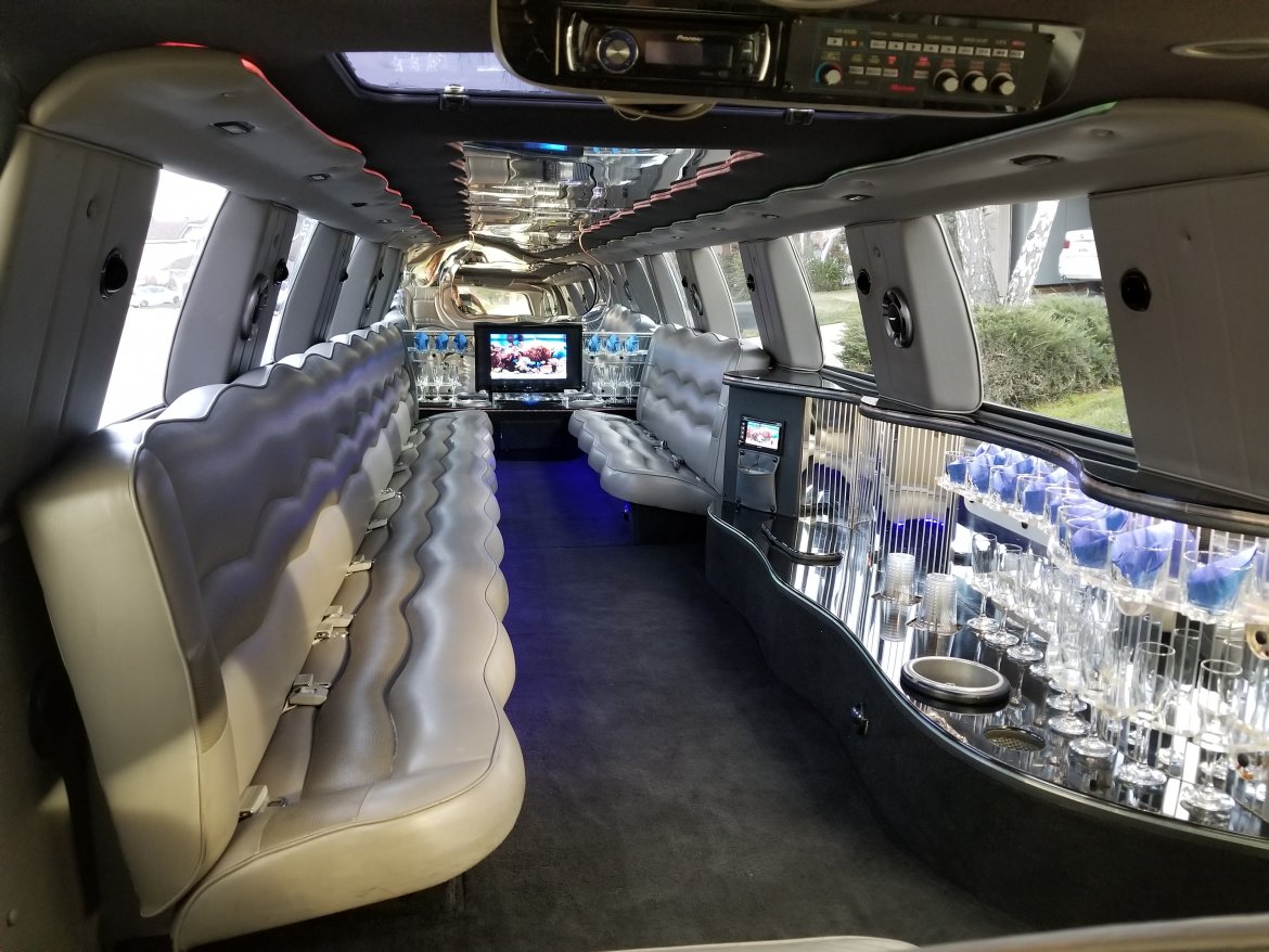 SUV Stretch for Sale in Thousand Oaks, CA - Photo 12