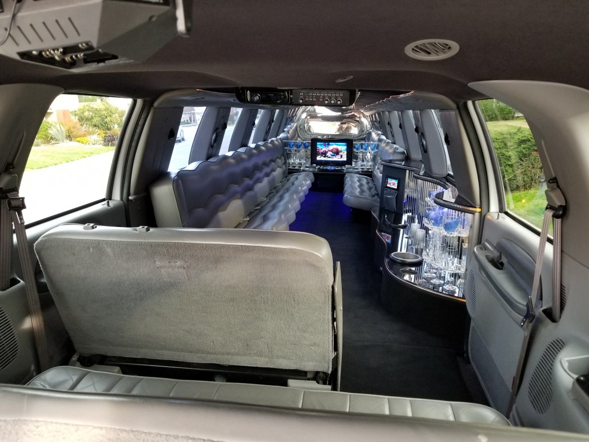 SUV Stretch for Sale in Thousand Oaks, CA - Photo 14