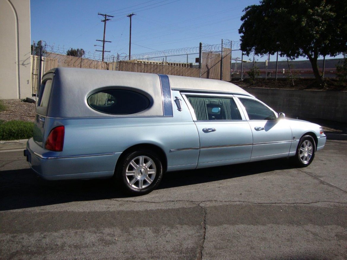 Funeral for sale: 2007 Lincoln TownCar by Federal Coach