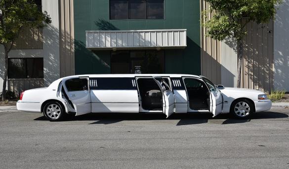 2007 Lincoln Town Car Limousine for Sale in Fontana, CA - Main Photo