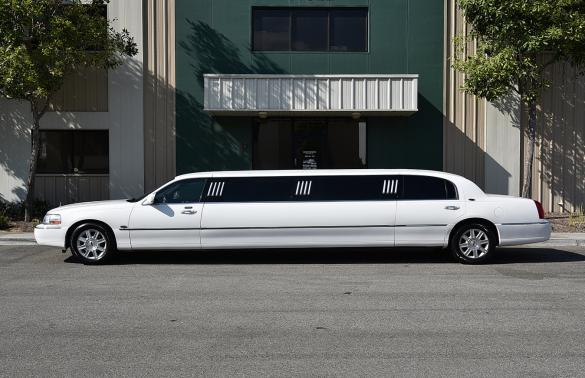 2007 Lincoln Town Car Limousine for Sale in Fontana, CA - Photo 2