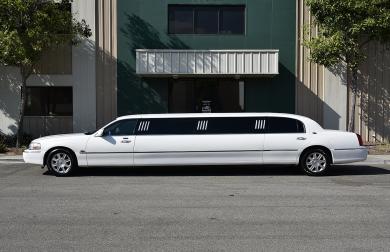 2007 Lincoln Town Car Limousine for Sale in Fontana, CA - Photo 2