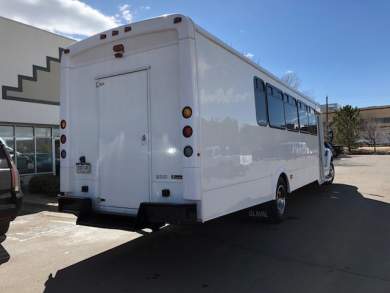 2013 Ford F650 Executive Shuttle for Sale in Aurora, Colorado, US - Photo 4