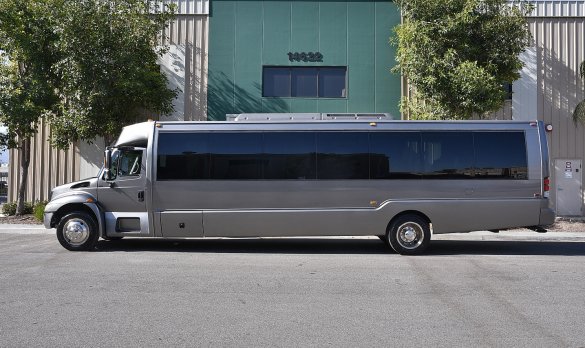 2008 International 3200 Shuttle Bus for Sale in Fontana, CA - Photo 2