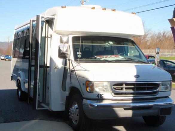 2002 Ford Ford E45 25 Passenger Sprinter for Sale in Trenton, NJ - Main Photo