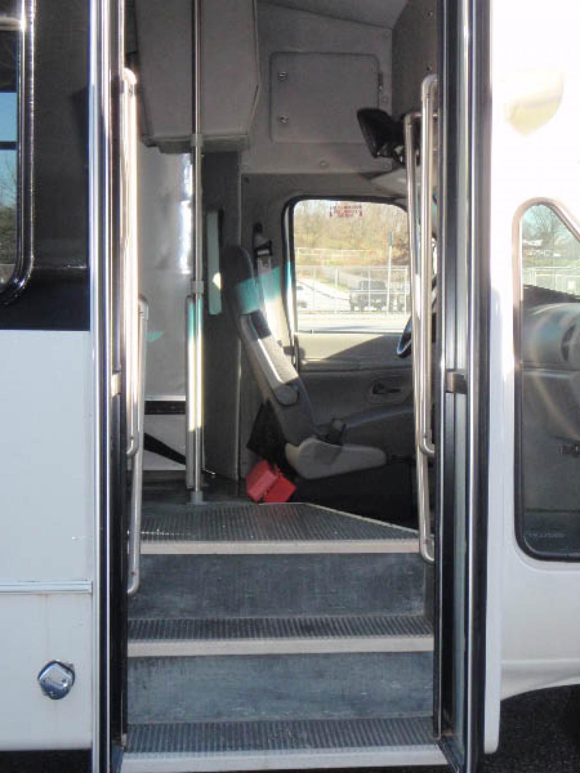 Photo of Sprinter for sale: 2002 Ford Ford E45 25 Passenger by Goshen