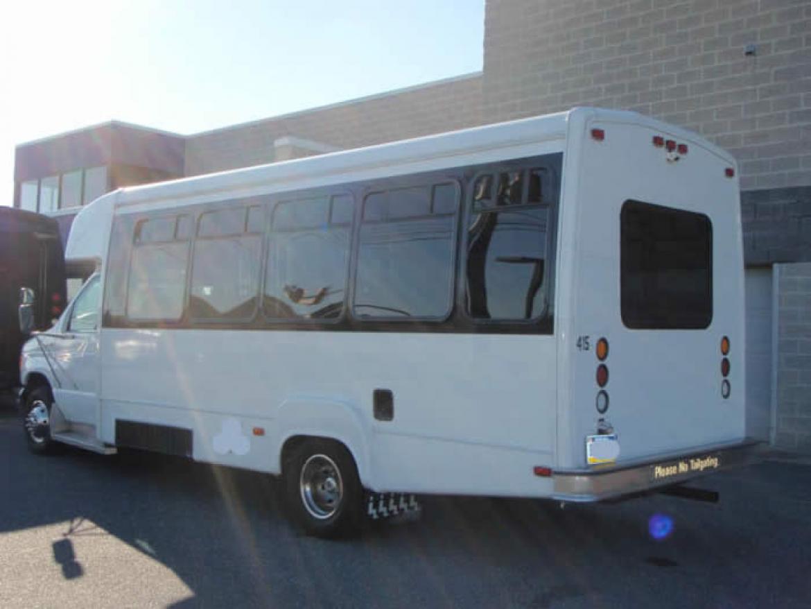 Photo of Sprinter for sale: 2002 Ford Ford E45 25 Passenger by Goshen