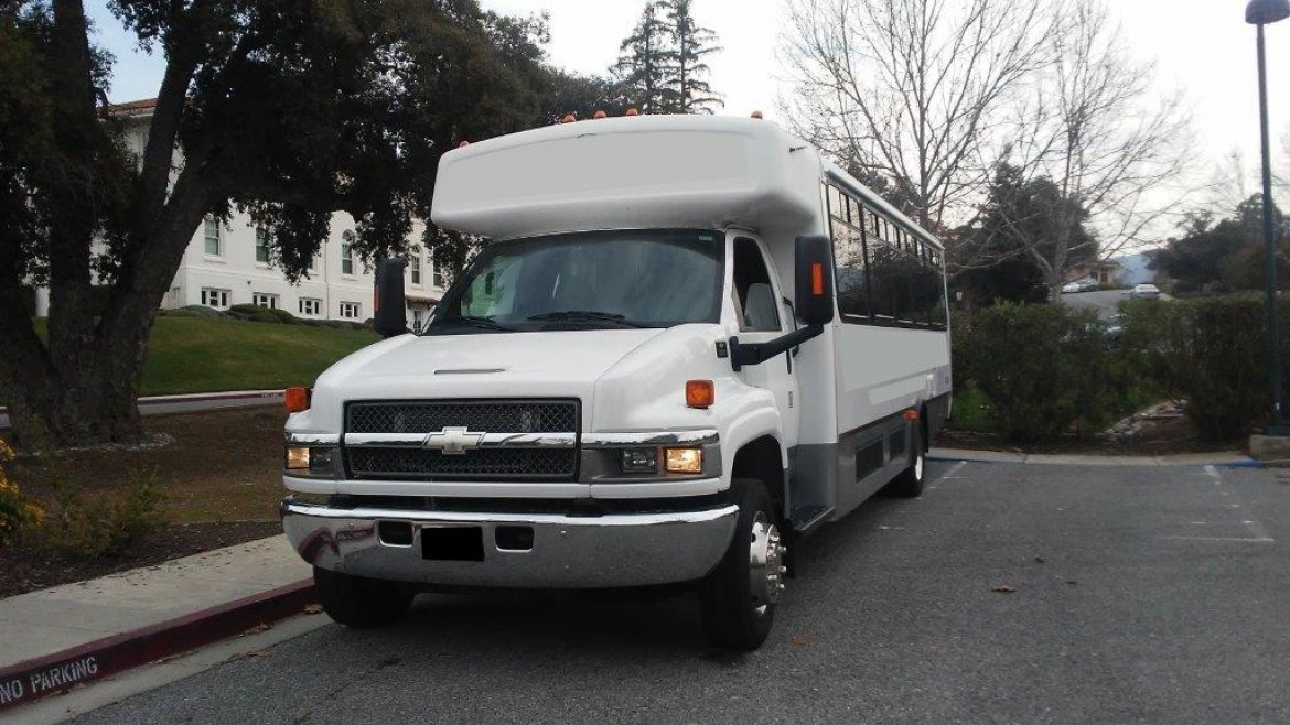 Executive Shuttle for sale: 2007 Chevrolet C550 by Champion