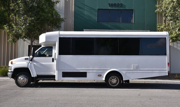 2009 Chevrolet 5500 Limo Bus for Sale in Fontana, CA - Photo 3